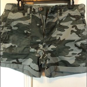 Gap camo shorts
